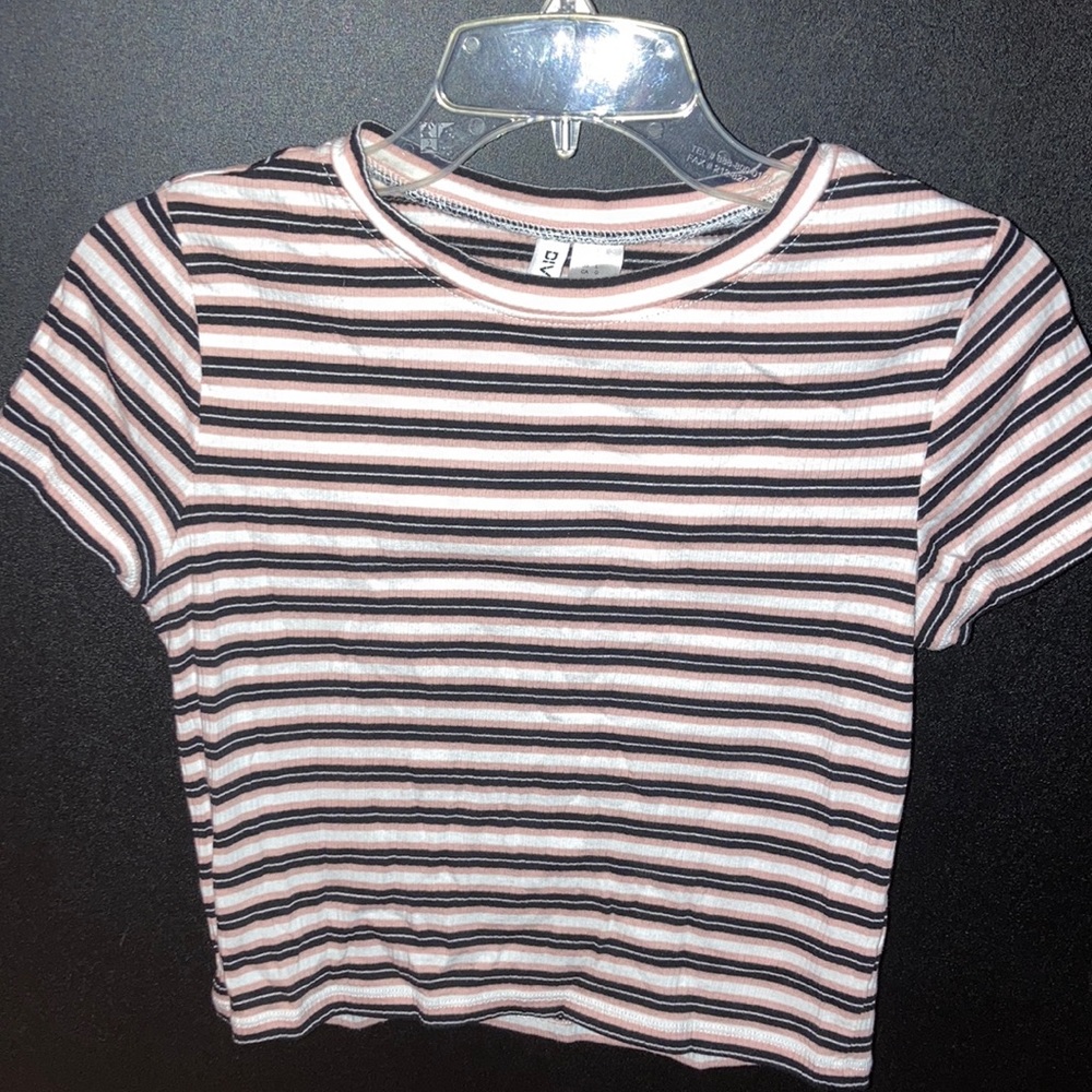 semi cropped t shirt